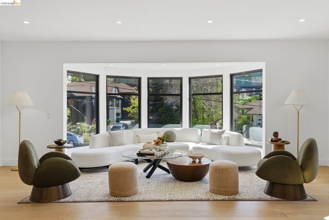 714 Walavista Ave, Oakland, CA 94610