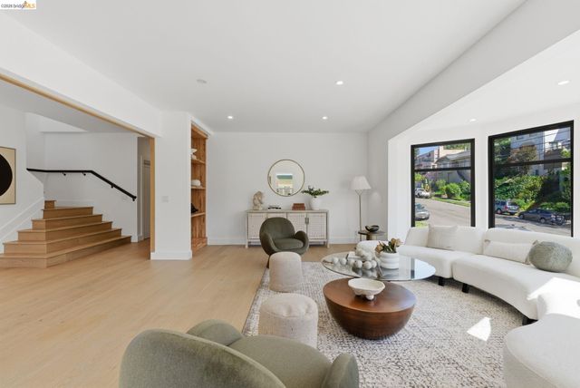 714 Walavista Ave, Oakland, CA 94610