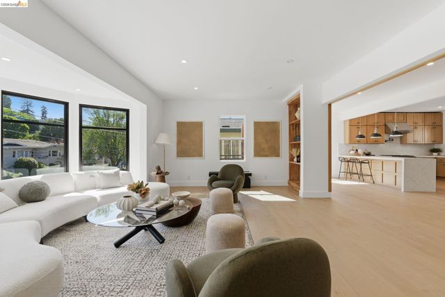 714 Walavista Ave, Oakland, CA 94610