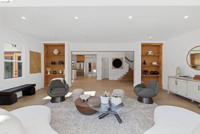 714 Walavista Ave, Oakland, CA 94610