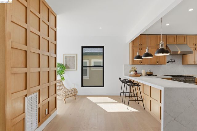 714 Walavista Ave, Oakland, CA 94610