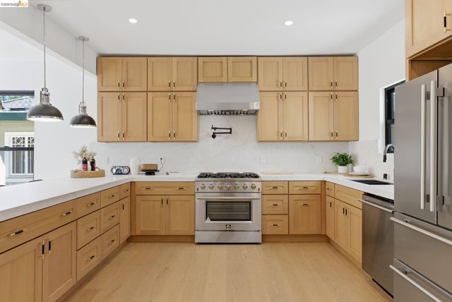 714 Walavista Ave, Oakland, CA 94610