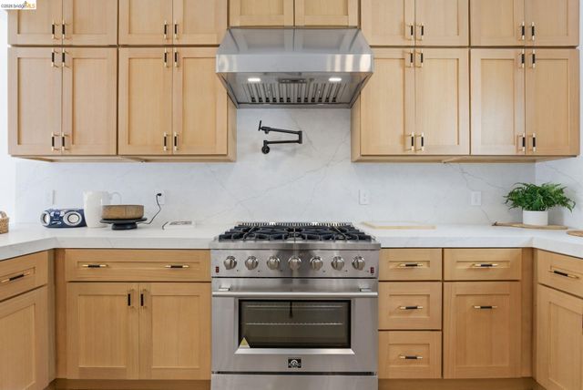 714 Walavista Ave, Oakland, CA 94610