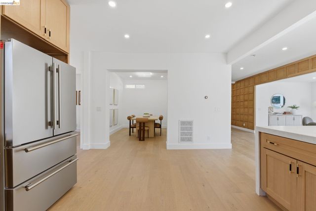 714 Walavista Ave, Oakland, CA 94610