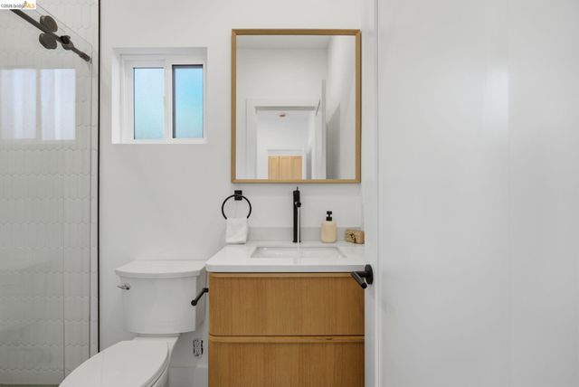 714 Walavista Ave, Oakland, CA 94610