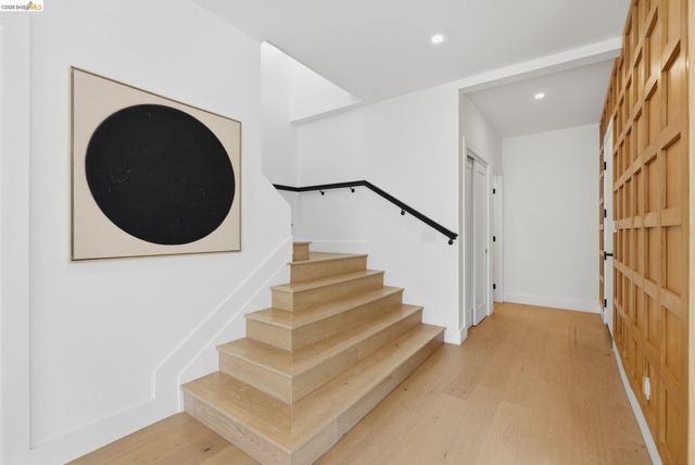 714 Walavista Ave, Oakland, CA 94610