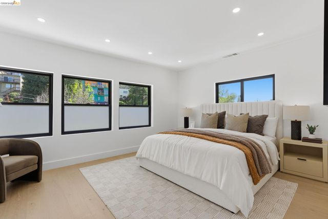 714 Walavista Ave, Oakland, CA 94610