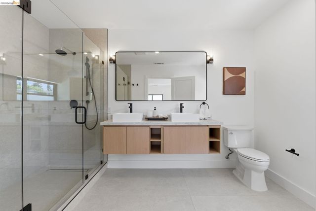 714 Walavista Ave, Oakland, CA 94610