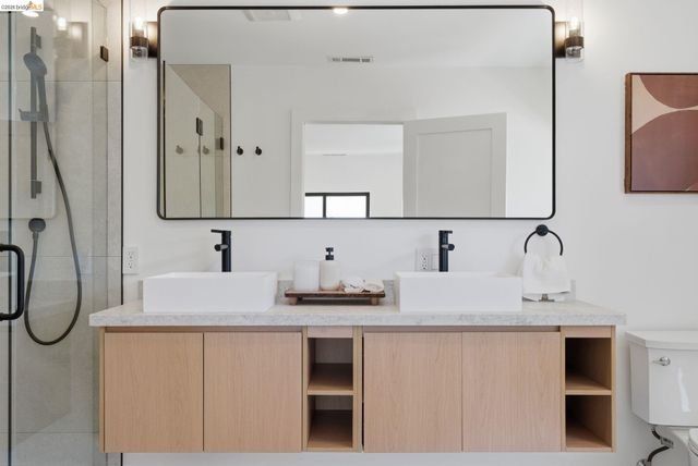 714 Walavista Ave, Oakland, CA 94610