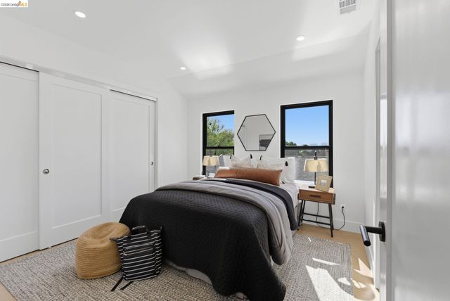 714 Walavista Ave, Oakland, CA 94610