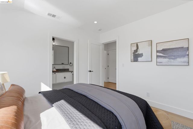 714 Walavista Ave, Oakland, CA 94610