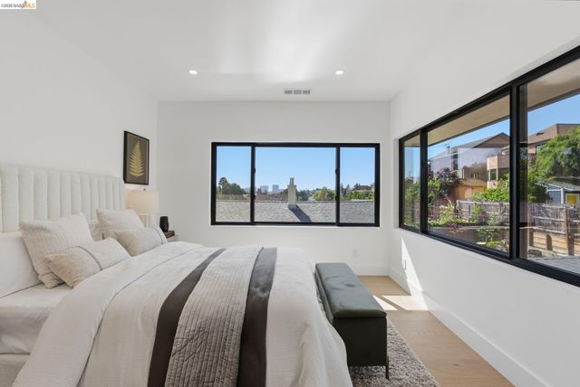 714 Walavista Ave, Oakland, CA 94610