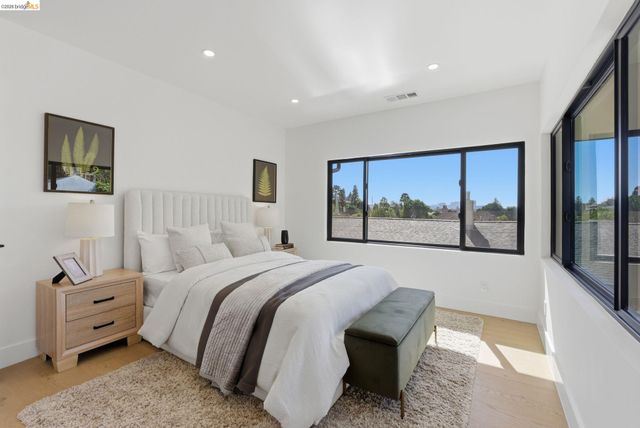 714 Walavista Ave, Oakland, CA 94610