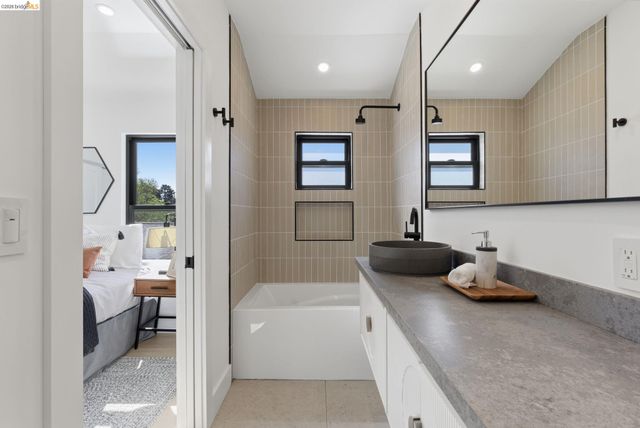 714 Walavista Ave, Oakland, CA 94610