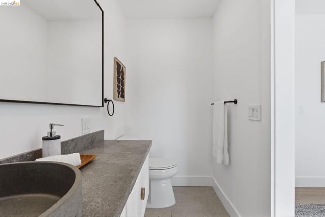 714 Walavista Ave, Oakland, CA 94610