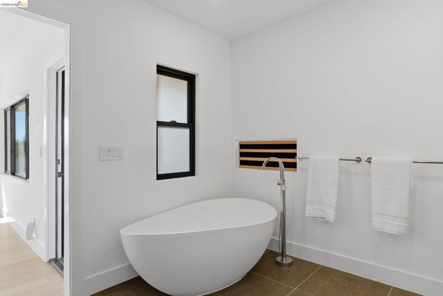 714 Walavista Ave, Oakland, CA 94610