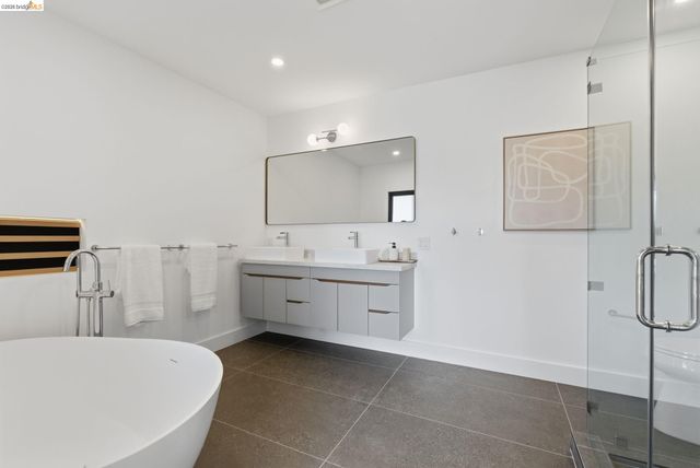 714 Walavista Ave, Oakland, CA 94610