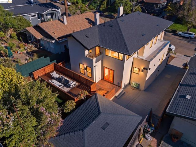 714 Walavista Ave, Oakland, CA 94610