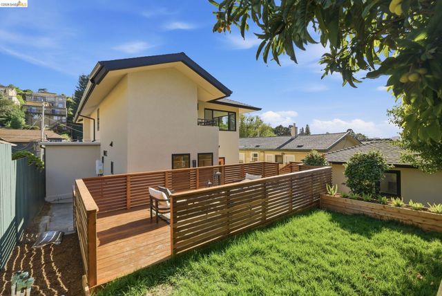 714 Walavista Ave, Oakland, CA 94610