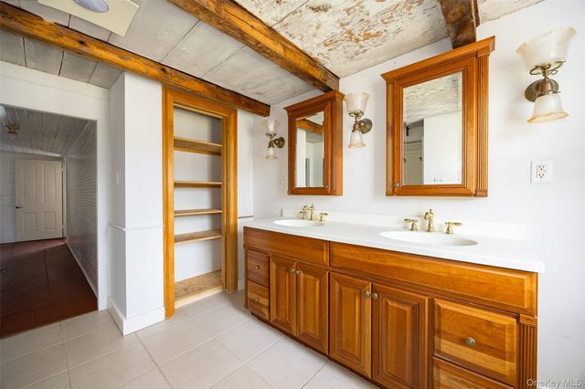 60 Rainbow Lane, Pine Bush, NY 12566