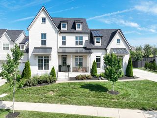 1015 Wetzel Dr, Franklin, TN 37064