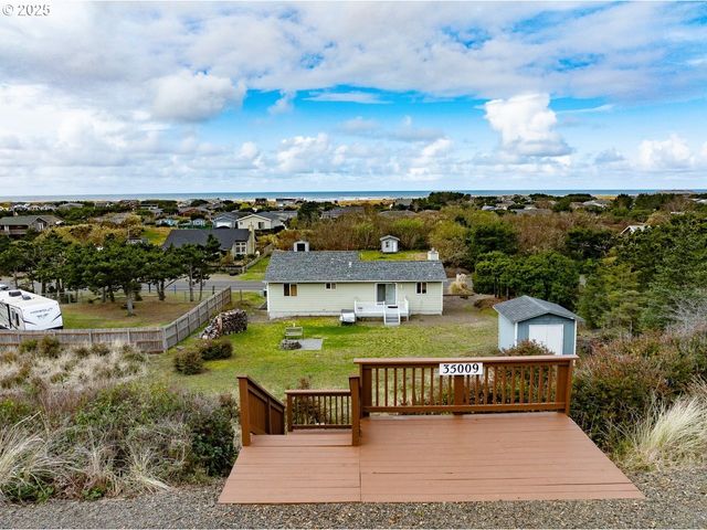 35009 J Pl, Ocean Park, WA 98640