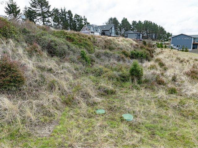 35009 J Pl, Ocean Park, WA 98640