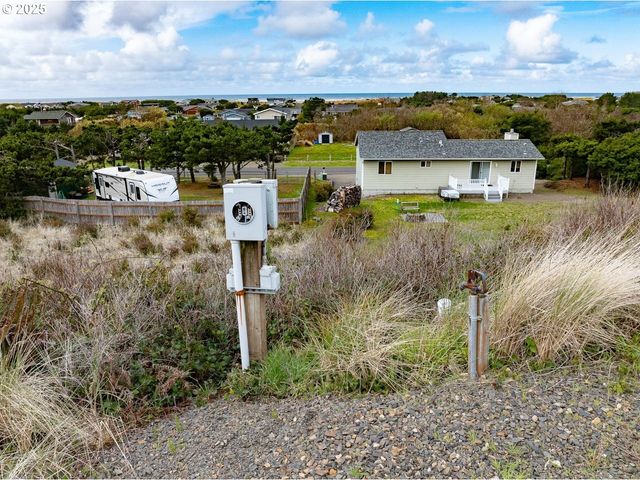 35009 J Pl, Ocean Park, WA 98640