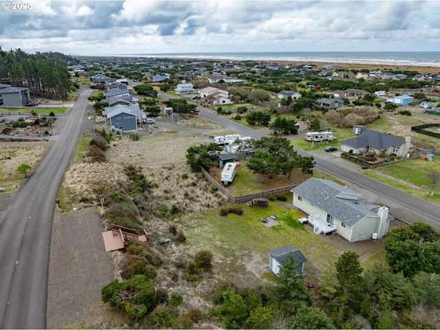 35009 J Pl, Ocean Park, WA 98640