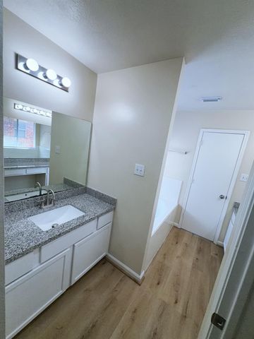 6656 Sharpstown Green Circle, Houston, TX 77036