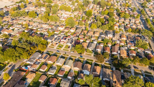 7817 S Kenton Avenue, Chicago, IL 60652