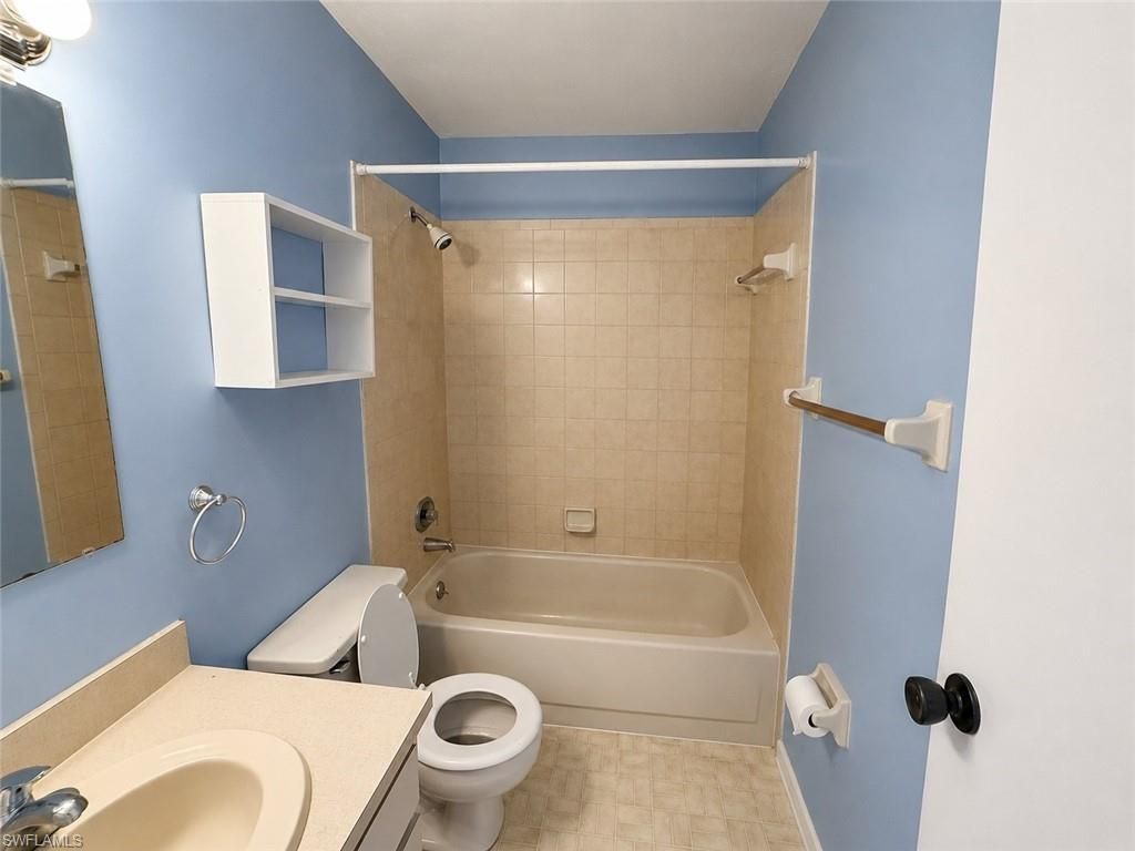 Image 10 of property listing at 1005 SW 48th TER 3, Cape Coral, FL 33914
