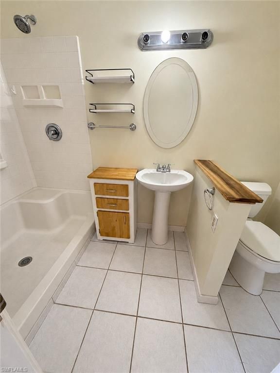 Image 6 of property listing at 1005 SW 48th TER 3, Cape Coral, FL 33914