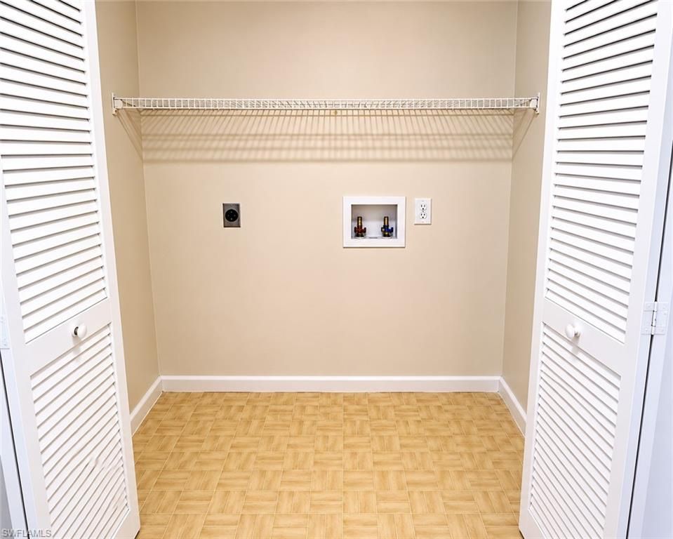 Image 7 of property listing at 1005 SW 48th TER 3, Cape Coral, FL 33914
