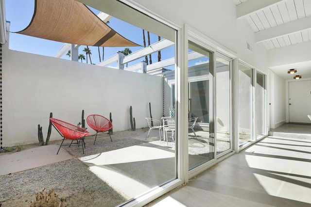 2041 S Calle Palo Fierro, Palm Springs, CA 92264