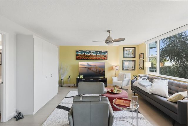 700 BEACH DRIVE NE 302, St Petersburg, FL 33701