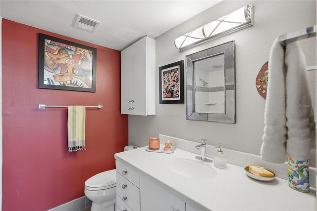 700 BEACH DRIVE NE 302, St Petersburg, FL 33701