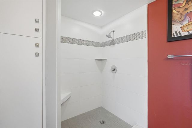 700 BEACH DRIVE NE 302, St Petersburg, FL 33701