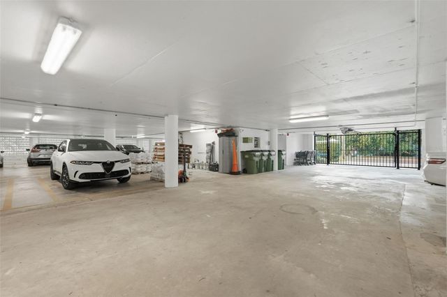 700 BEACH DRIVE NE 302, St Petersburg, FL 33701