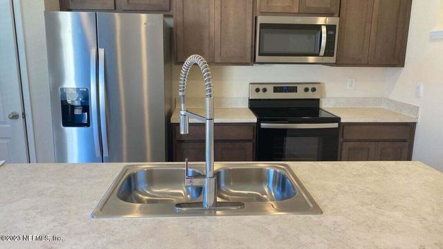 884 ROTARY Road, Jacksonville, FL 32211