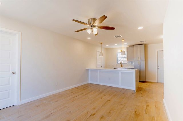 1014 Gillette St, Kingsville, TX 78363