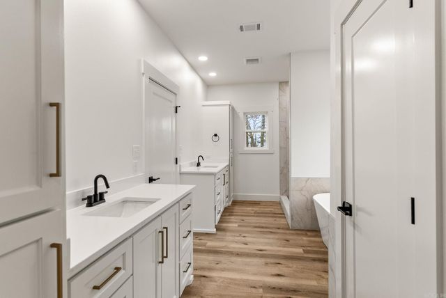 15 Elrod Drive, Greers Ferry, AR 72067