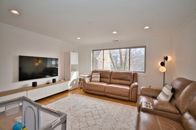 1314 Main Street 2D, Evanston, IL 60202