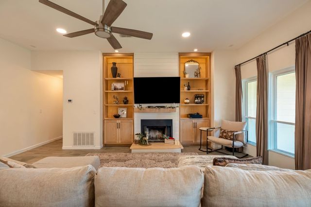 164 Johnnys WAY, Kyle, TX 78640