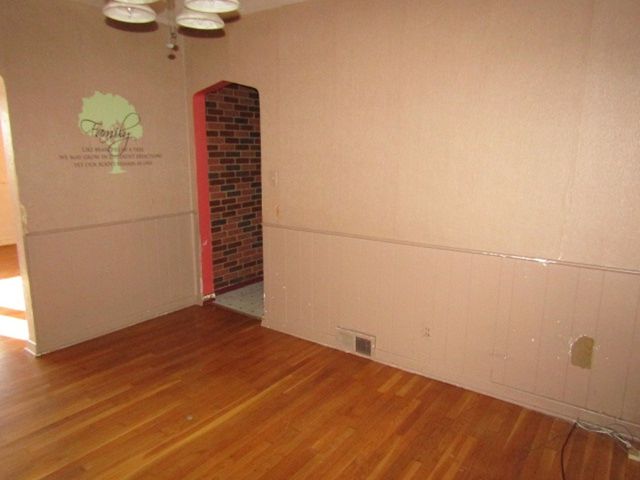 328 Commonwealth Ave, West Mifflin, PA 15122