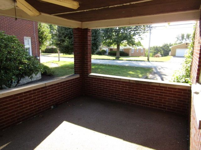 328 Commonwealth Ave, West Mifflin, PA 15122