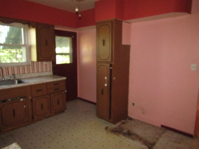 328 Commonwealth Ave, West Mifflin, PA 15122