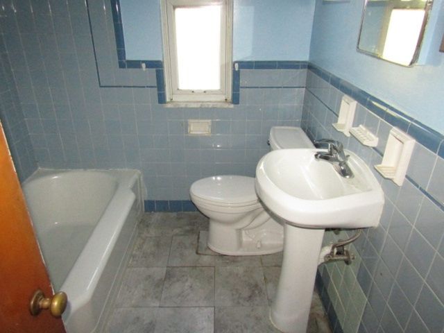 328 Commonwealth Ave, West Mifflin, PA 15122