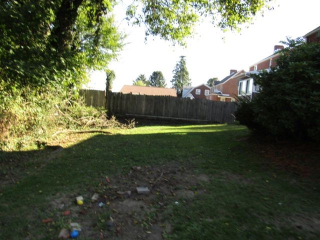 328 Commonwealth Ave, West Mifflin, PA 15122