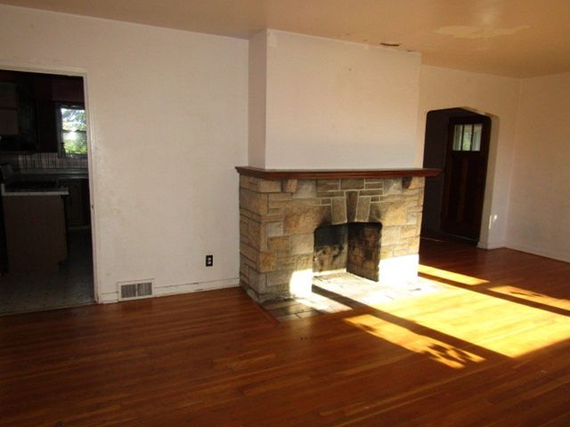 328 Commonwealth Ave, West Mifflin, PA 15122